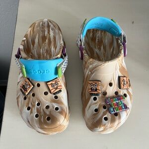CROCS Kids Cinnamon Toast Crunch Sandals - Tan and Blue